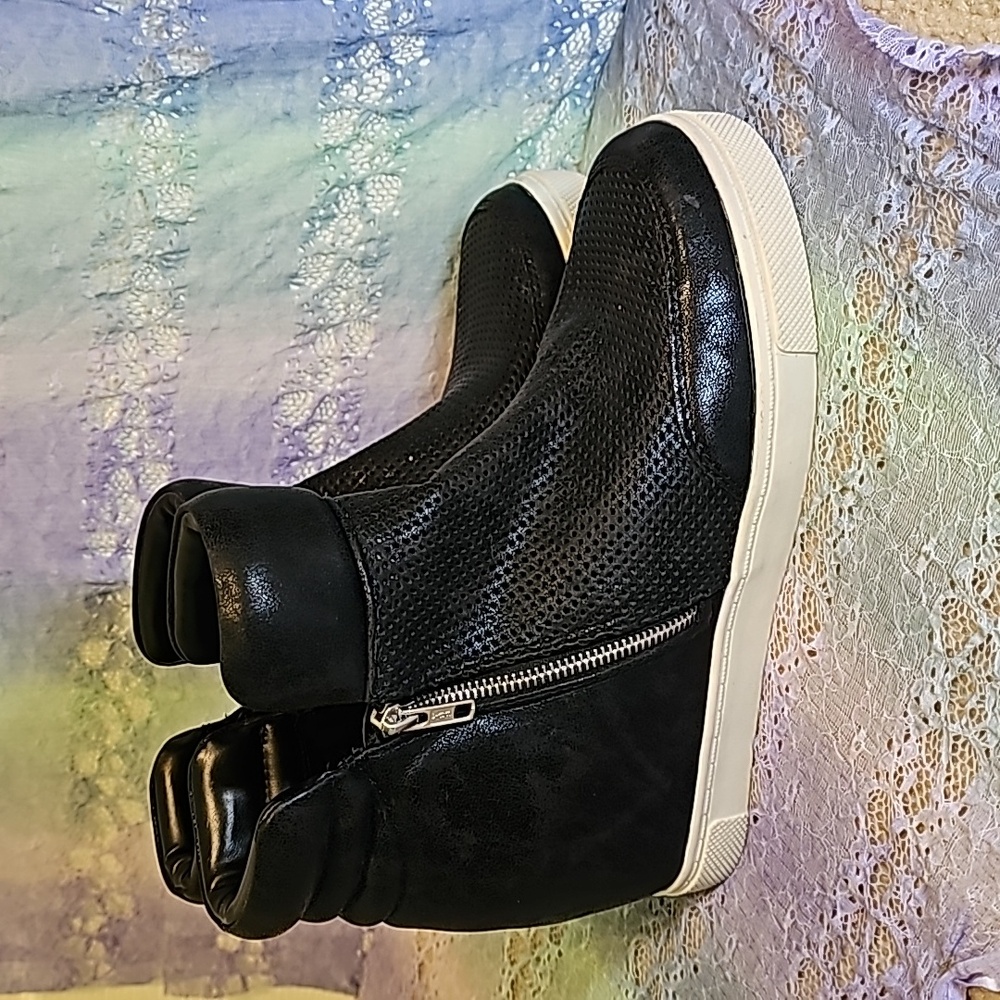 Mossimo Boot/Sneaker Wedge